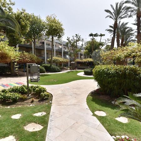 דירת גן דלוקס-Deluxe Garden Apartment by CRWON Eilat Buitenkant foto