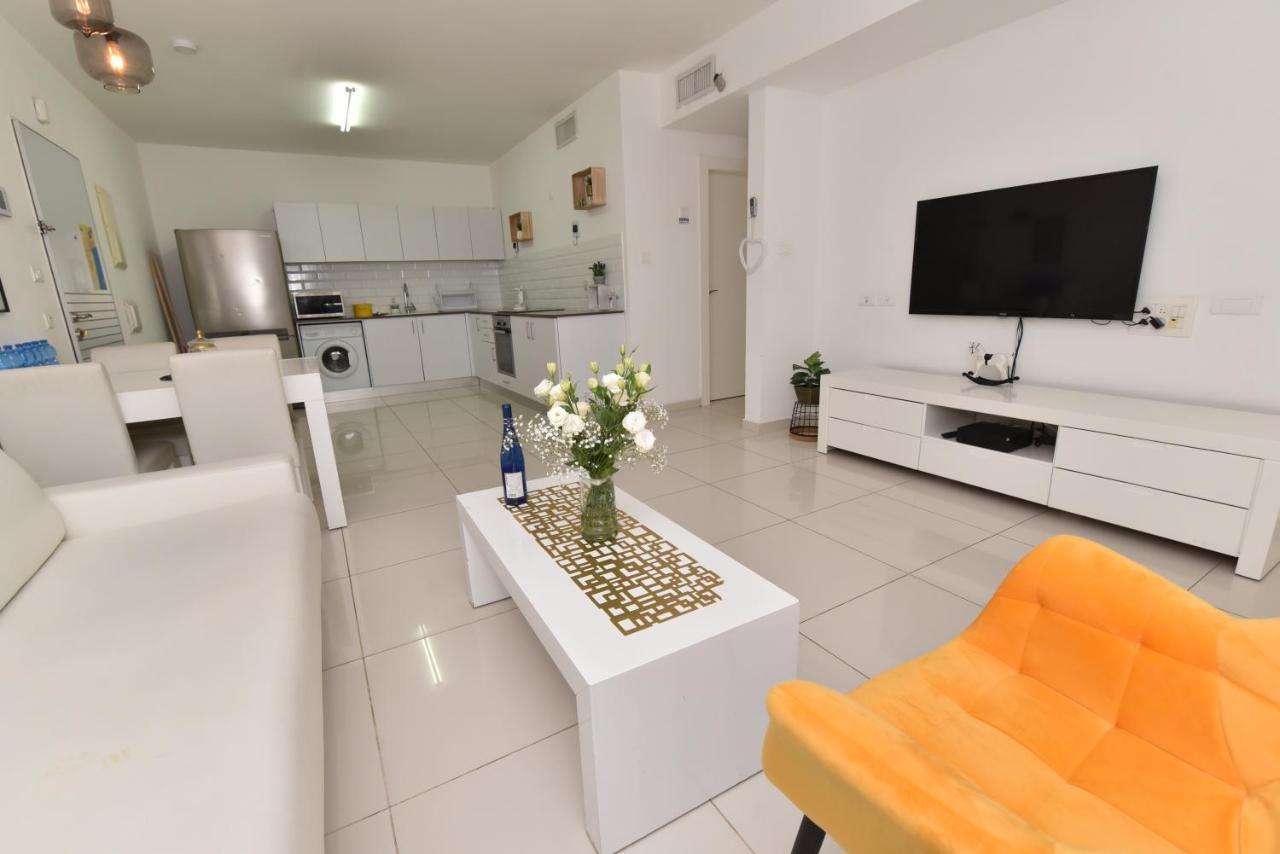 דירת גן דלוקס-Deluxe Garden Apartment by CRWON Eilat Buitenkant foto